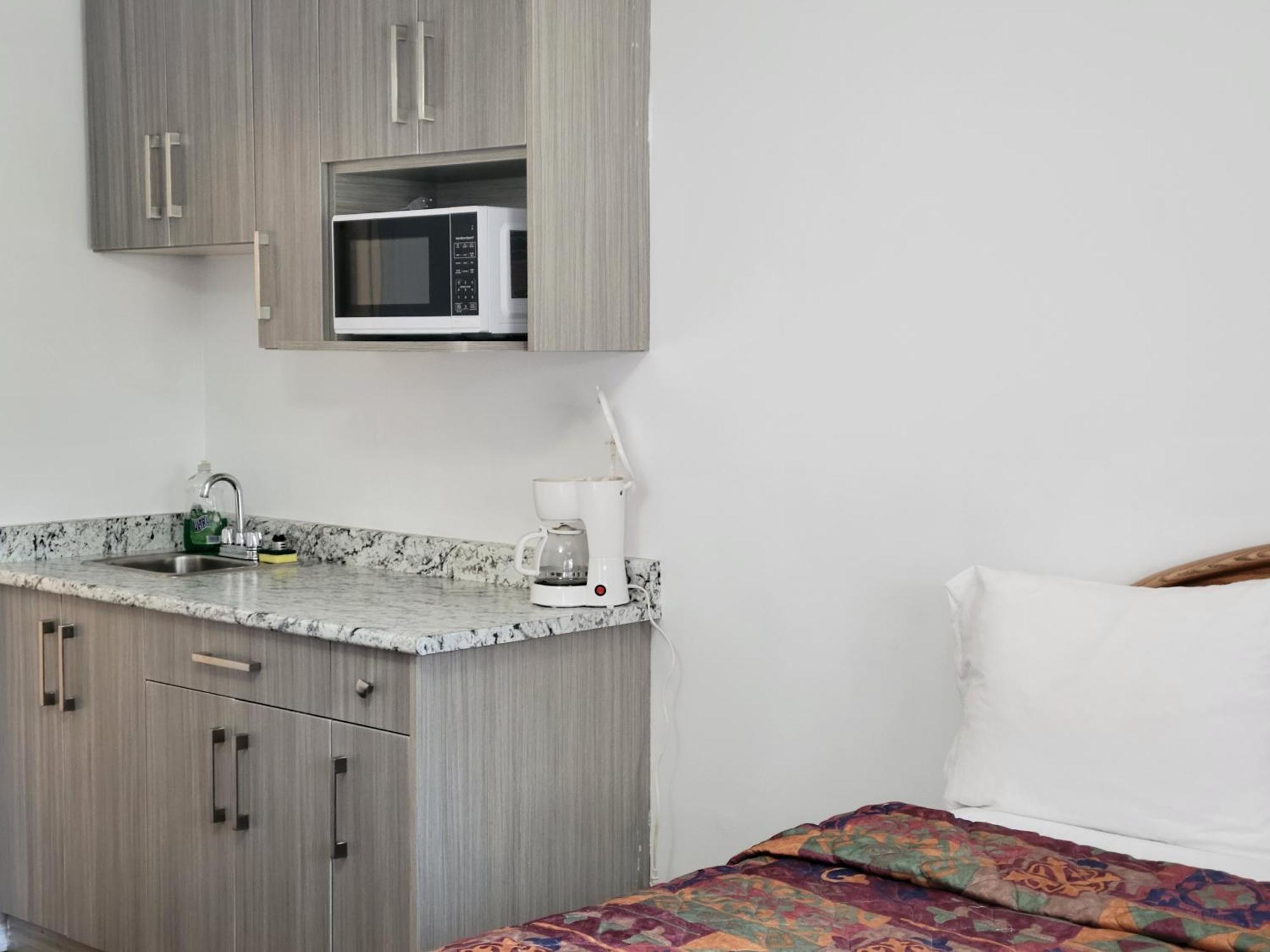 Elks Motel Keremeos Экстерьер фото